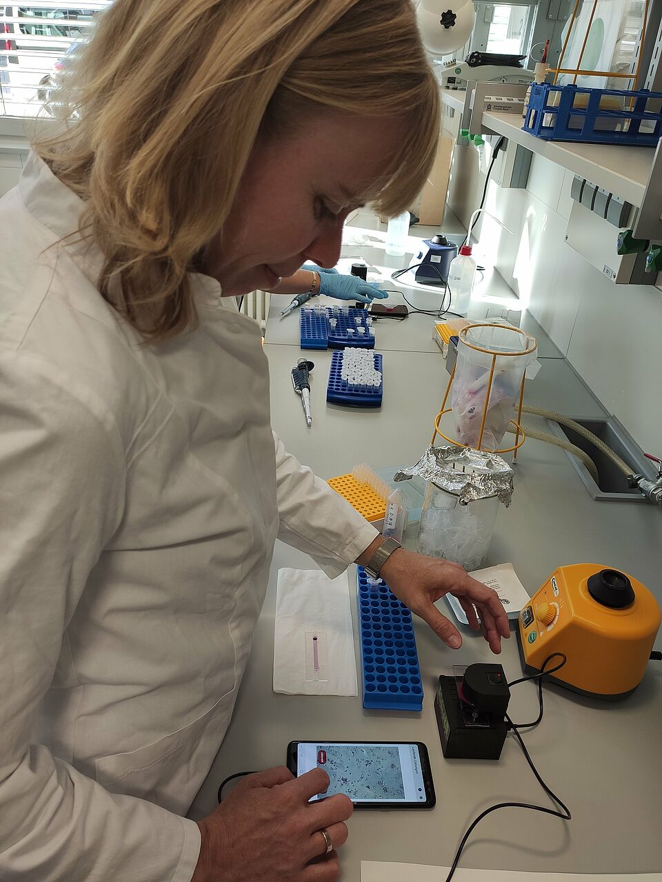 Laboratory technician operating the Oculyze device